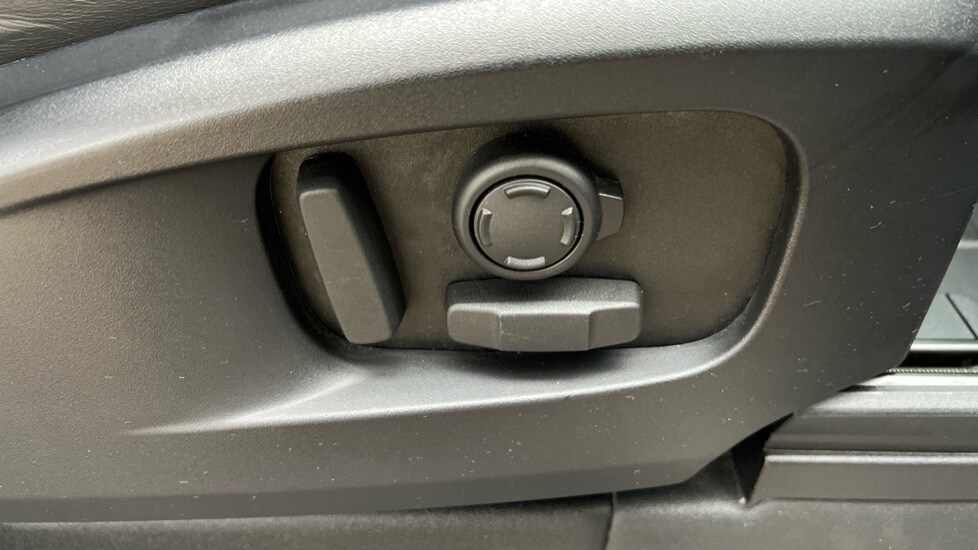 Used Land Rover Defender 2024 for sale - 76874939: Photo 23