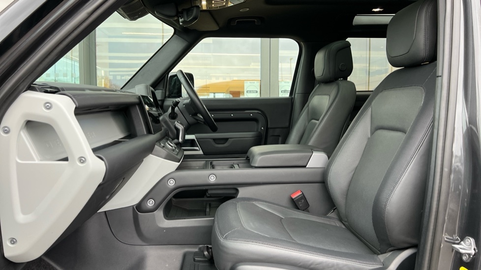 Used Land Rover Defender 2024 for sale - 76874939: Photo 3