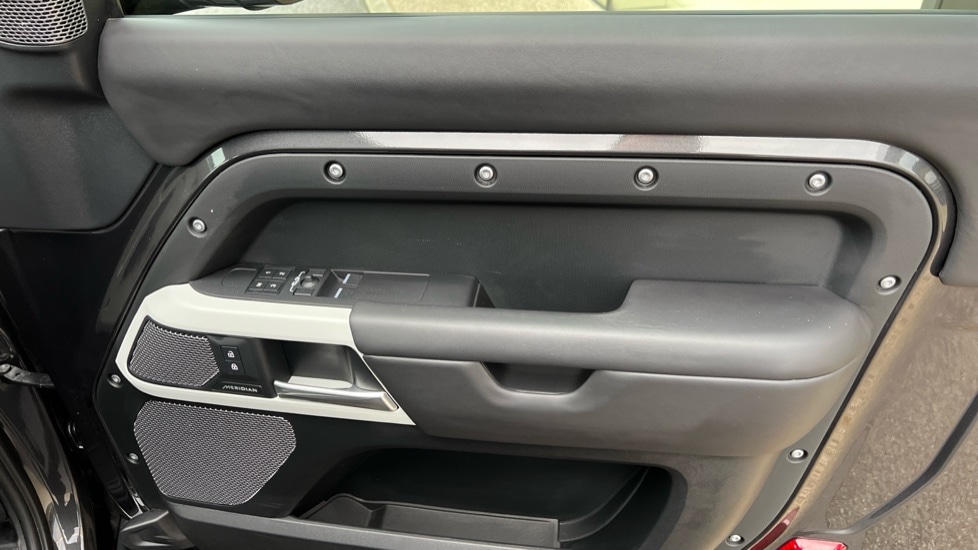 Used Land Rover Defender 2024 for sale - 76874939: Photo 34