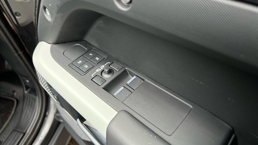 Used Land Rover Defender 2024 for sale - 76874939: Photo 35