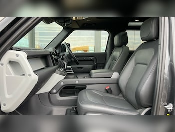 Used Land Rover Defender 2024 for sale - 76874939: Photo