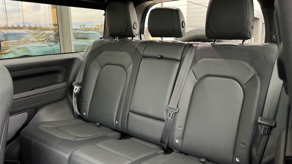 Used Land Rover Defender 2024 for sale - 76874939: Photo 4