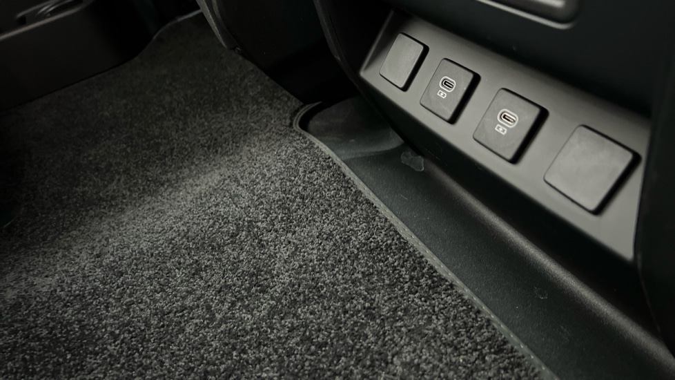 Used Land Rover Defender 2024 for sale - 76874939: Photo 52