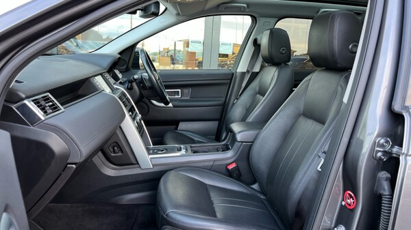 Used Land Rover Discovery Sport 2018 for sale - 76140099: Photo 3