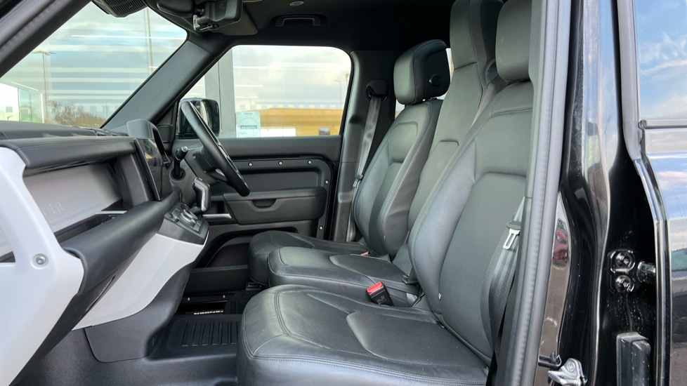 Used Land Rover Defender 2024 for sale - 76459112: Photo 3