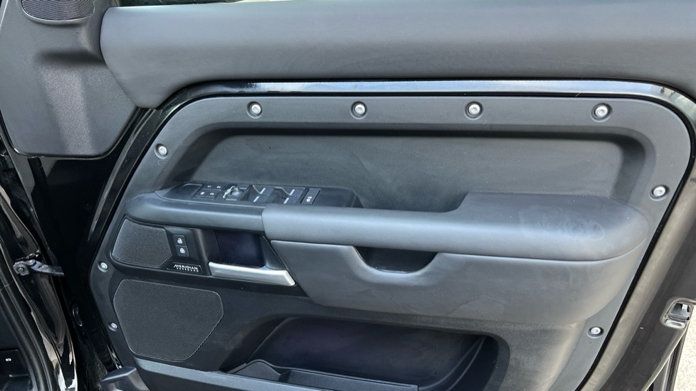 Used Land Rover Defender 2024 for sale - 76459112: Photo 34