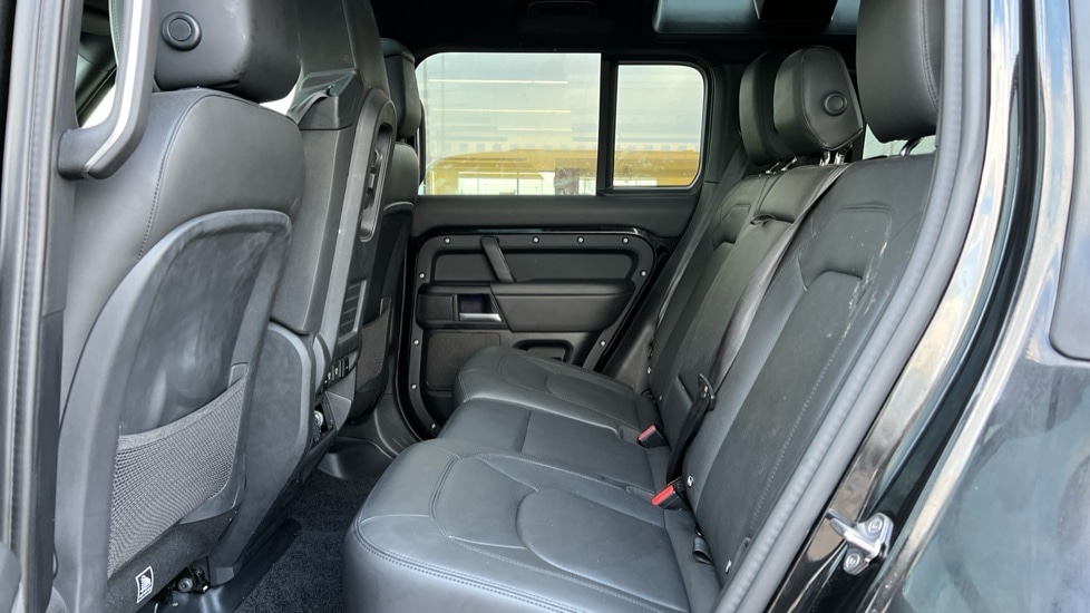 Used Land Rover Defender 2024 for sale - 76459112: Photo 4