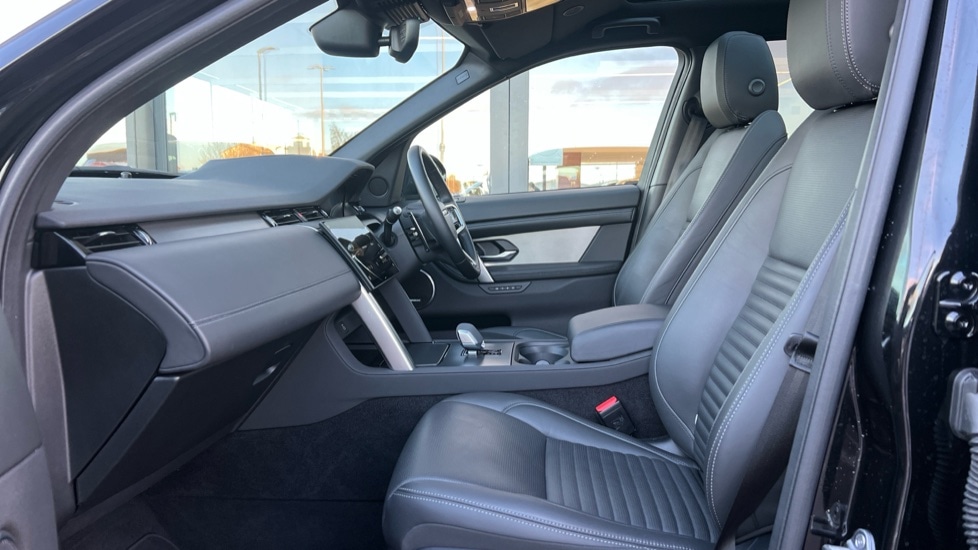 Used Land Rover Discovery Sport 2023 for sale - 76873702: Photo 3