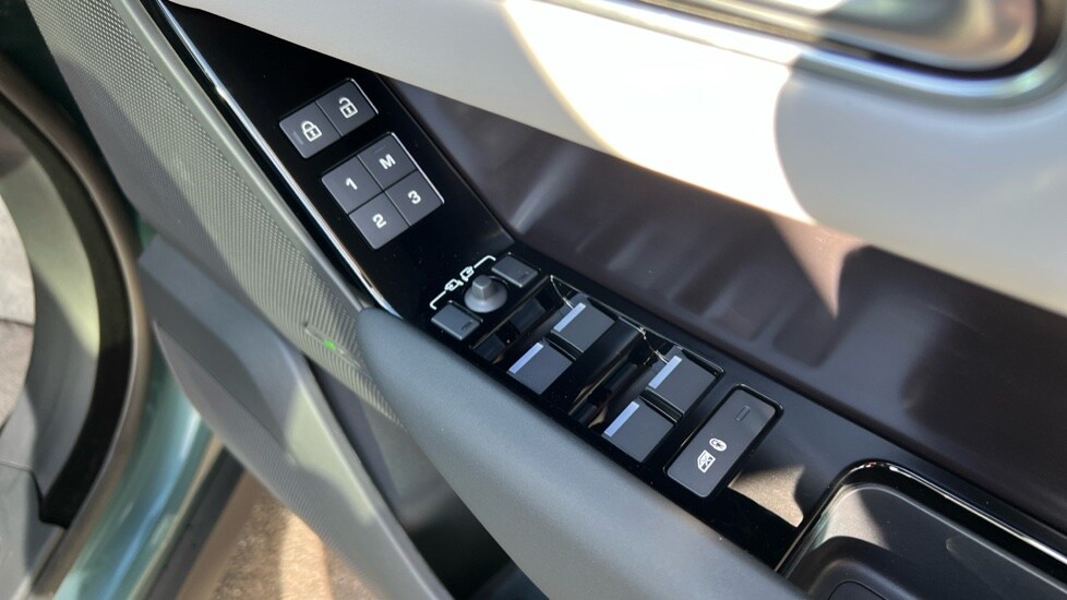 Used Land Rover Range Rover Velar 2025 for sale - 76161254: Photo 35