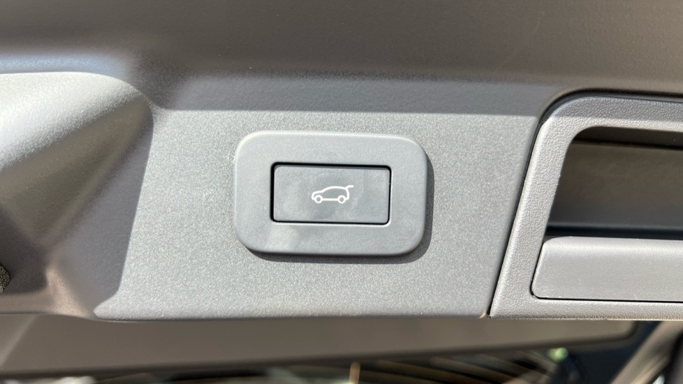 Used Land Rover Range Rover Velar 2025 for sale - 76161254: Photo 56