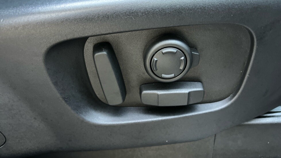 Used Land Rover Discovery 2024 for sale - 76018128: Photo 23