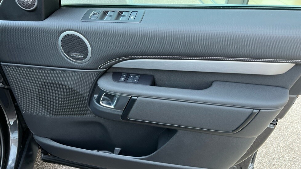 Used Land Rover Discovery 2024 for sale - 76018128: Photo 34