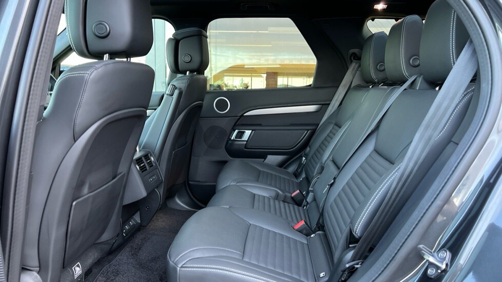 Used Land Rover Discovery 2024 for sale - 76018128: Photo 4