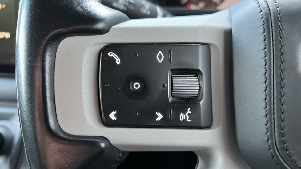 Used Land Rover Defender 2022 for sale - 76796307: Photo 35