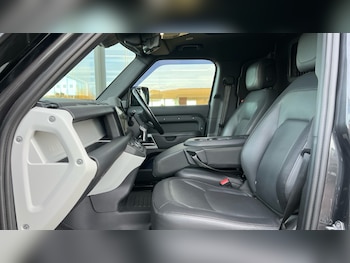 Used Land Rover Defender 2022 for sale - 76796307: Photo