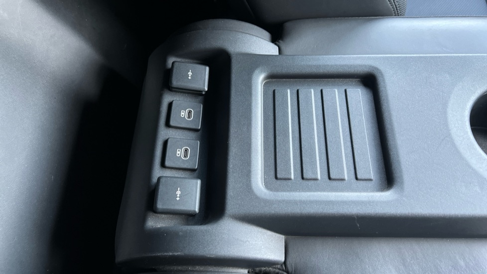 Used Land Rover Defender 2022 for sale - 76796307: Photo 49