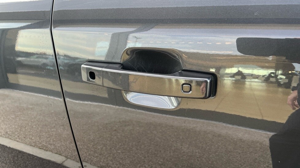 Used Land Rover Defender 2022 for sale - 76796307: Photo 51