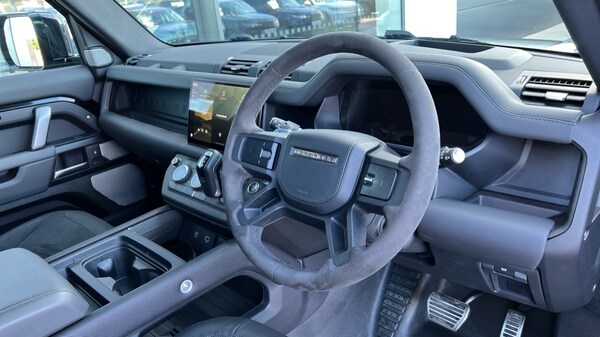 Used Land Rover Defender 2023 for sale - 75484284: Photo 28