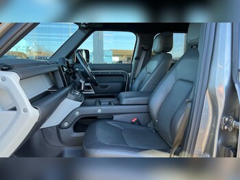 Used Land Rover Defender 2024 for sale - 76914952: Photo