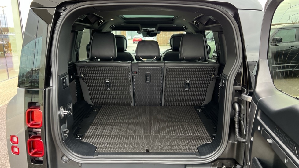 Used Land Rover Defender 2024 for sale - 76954214: Photo 10