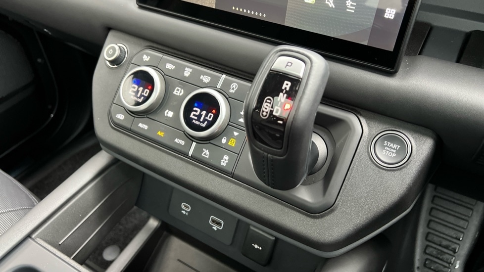 Used Land Rover Defender 2024 for sale - 76954214: Photo 13