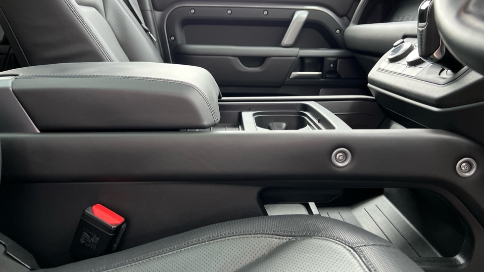 Used Land Rover Defender 2024 for sale - 76954214: Photo 22