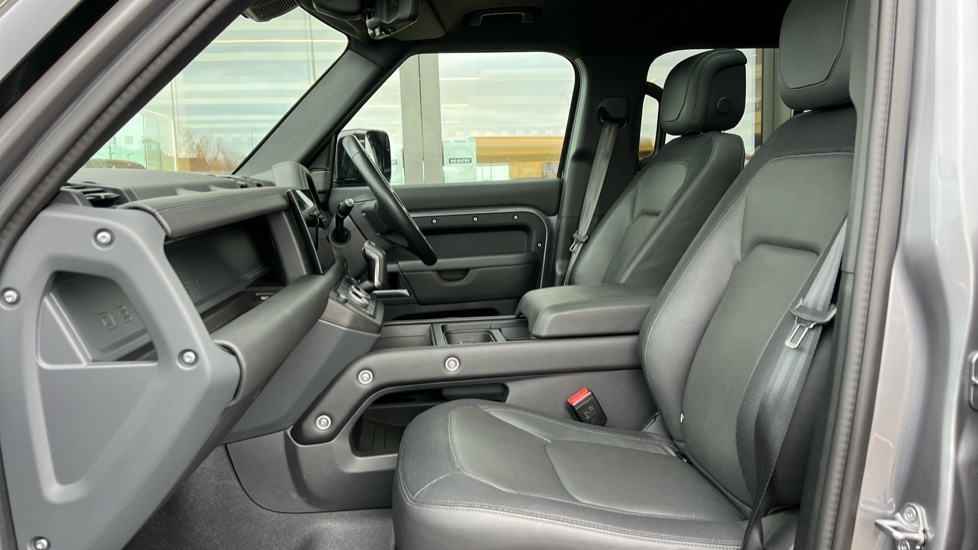 Used Land Rover Defender 2024 for sale - 76954214: Photo 3