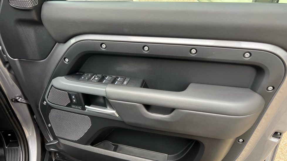 Used Land Rover Defender 2024 for sale - 76954214: Photo 34