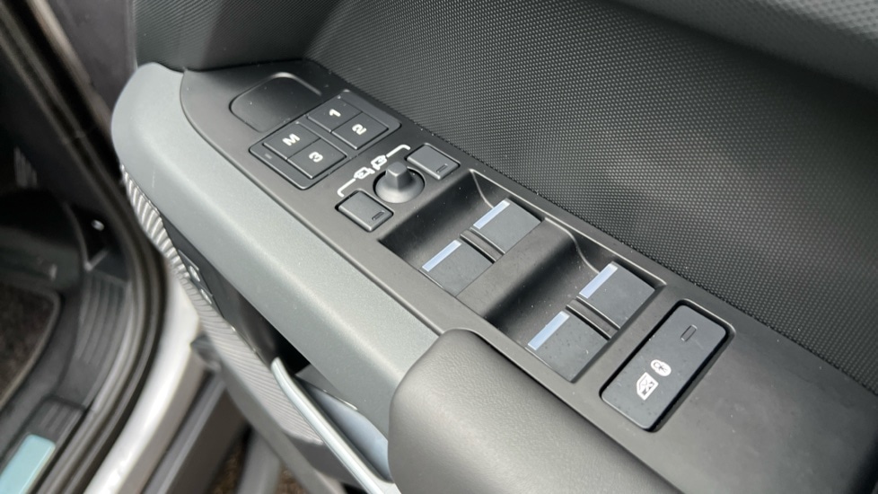 Used Land Rover Defender 2024 for sale - 76954214: Photo 35