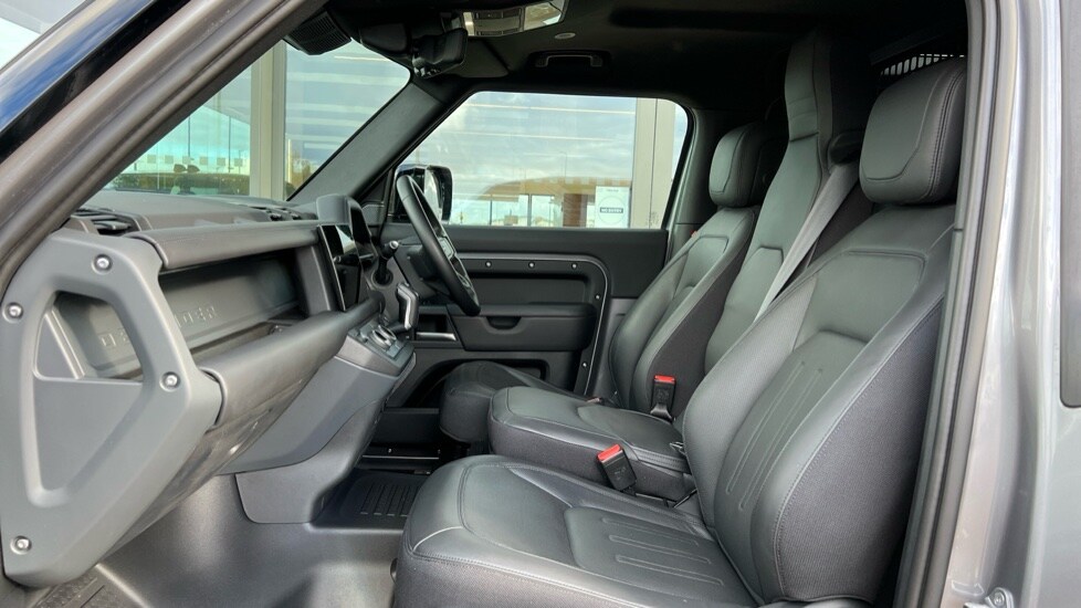 Used Land Rover Defender 2024 for sale - 76868670: Photo 3