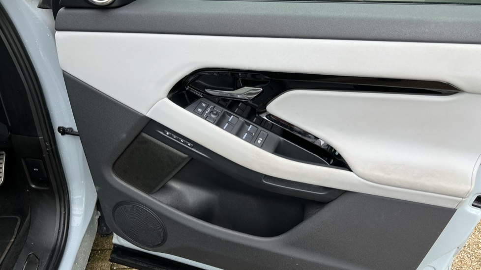 Used Land Rover Range Rover Evoque 2025 for sale - 76869804: Photo 24