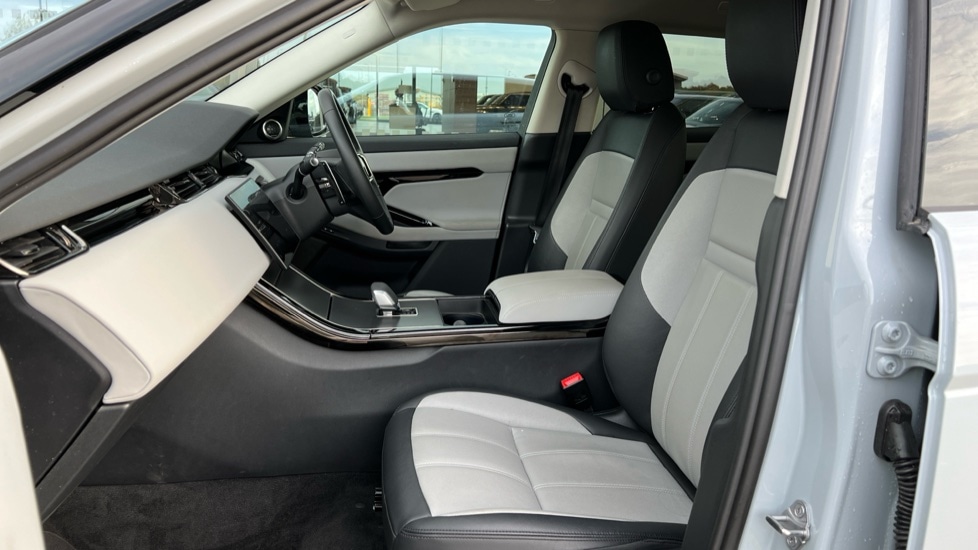 Used Land Rover Range Rover Evoque 2025 for sale - 76869804: Photo 3