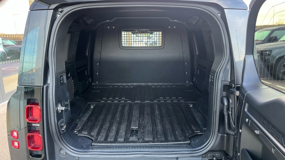 Used Land Rover Defender 2022 for sale - 76874528: Photo 10