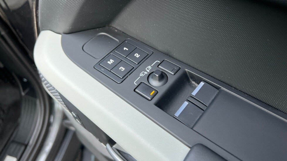 Used Land Rover Defender 2022 for sale - 76874528: Photo 34