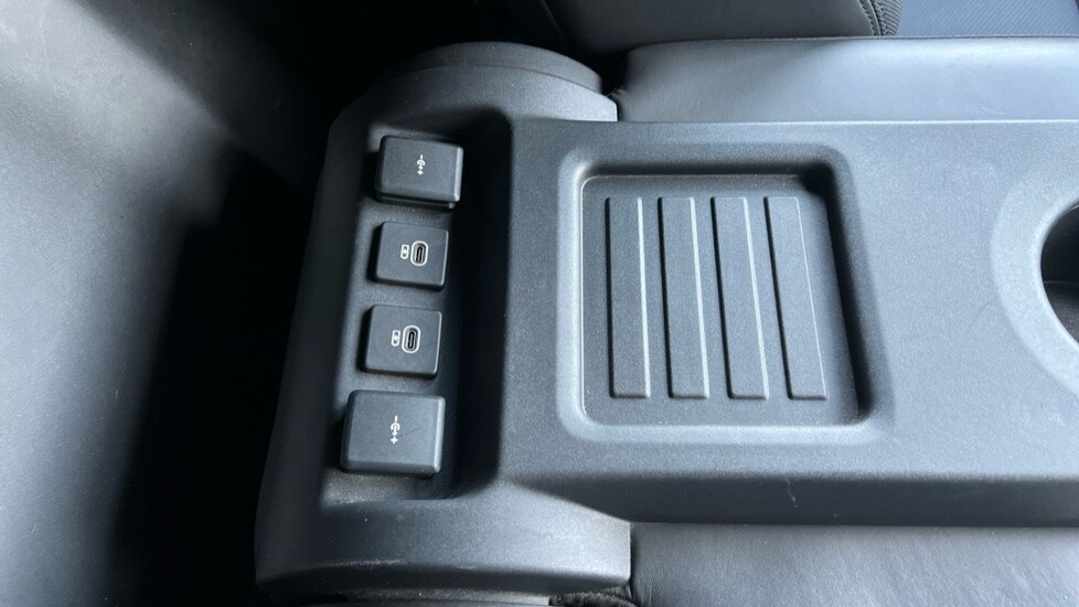 Used Land Rover Defender 2022 for sale - 76874528: Photo 49