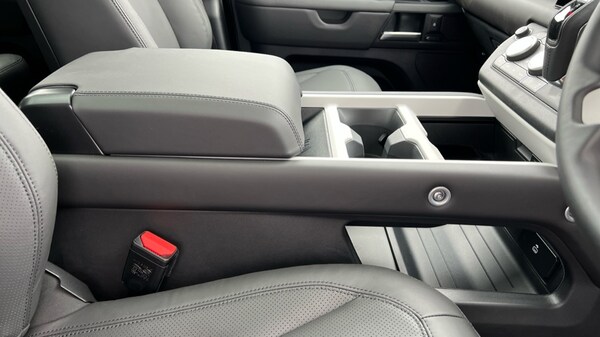 Used Land Rover Defender 2025 for sale - 76086844: Photo 22