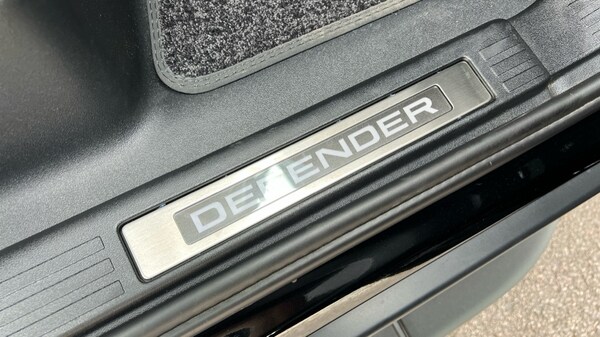 Used Land Rover Defender 2025 for sale - 76086844: Photo 24