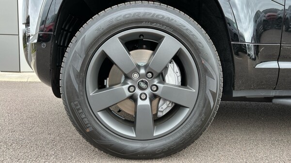 Used Land Rover Defender 2025 for sale - 76086844: Photo 32