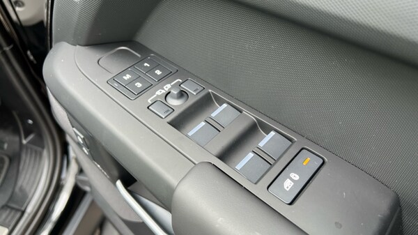 Used Land Rover Defender 2025 for sale - 76086844: Photo 35