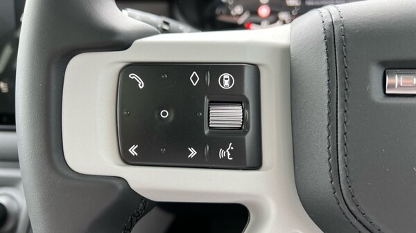 Used Land Rover Defender 2025 for sale - 76086844: Photo 36