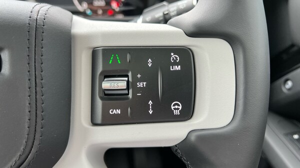 Used Land Rover Defender 2025 for sale - 76086844: Photo 37