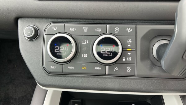 Used Land Rover Defender 2025 for sale - 76086844: Photo 42