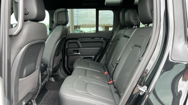Used Land Rover Defender 2025 for sale - 76086844: Photo 4