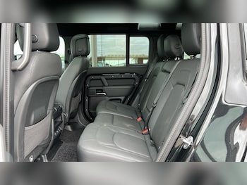 Used Land Rover Defender 2025 for sale - 76086844: Photo 4