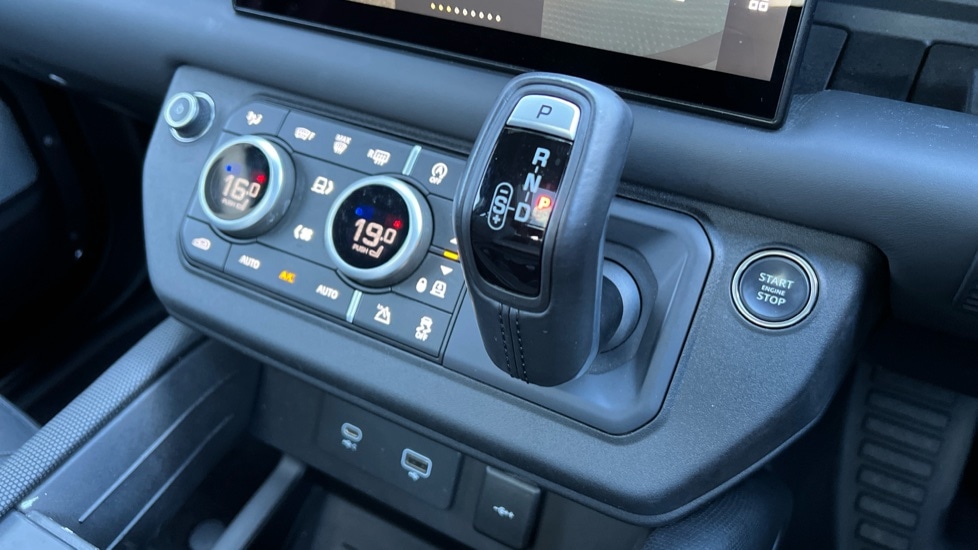 Used Land Rover Defender 2023 for sale - 76754710: Photo 13
