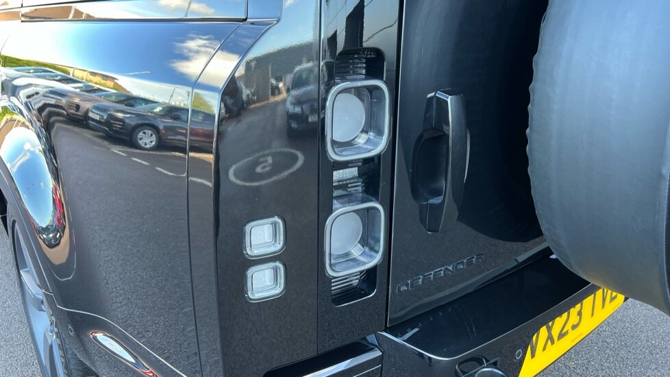 Used Land Rover Defender 2023 for sale - 76754710: Photo 19