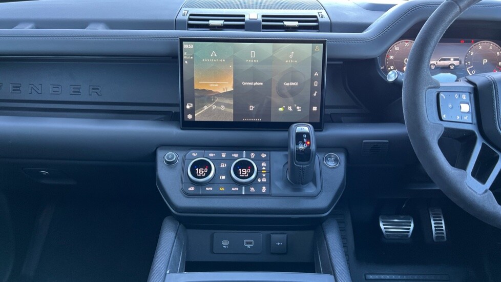 Used Land Rover Defender 2023 for sale - 76754710: Photo 29