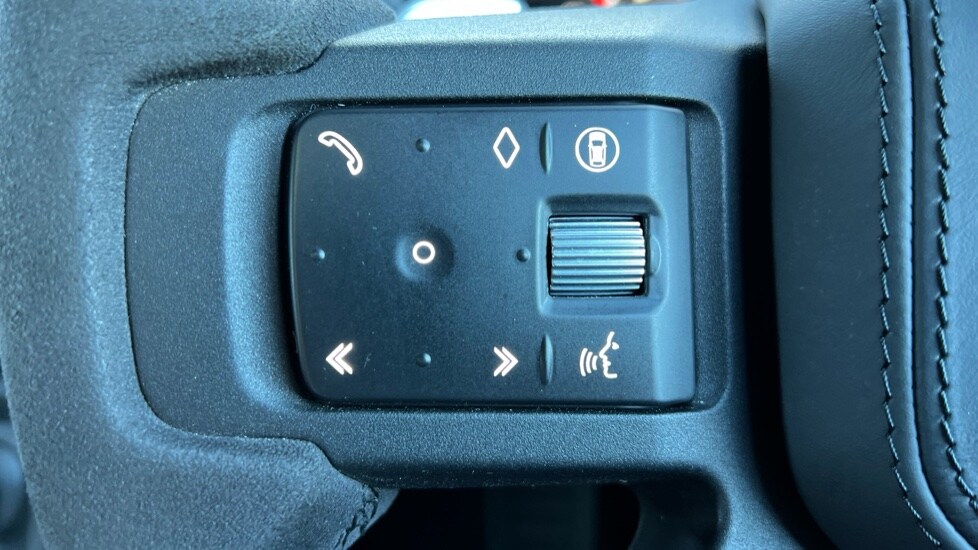 Used Land Rover Defender 2023 for sale - 76754710: Photo 36