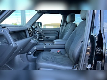 Used Land Rover Defender 2023 for sale - 76754710: Photo