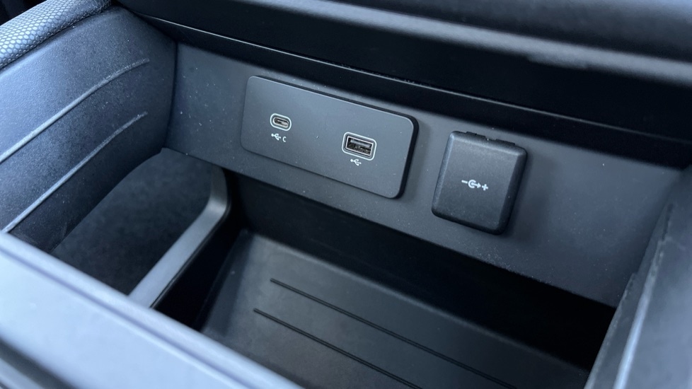 Used Land Rover Defender 2023 for sale - 76754710: Photo 48